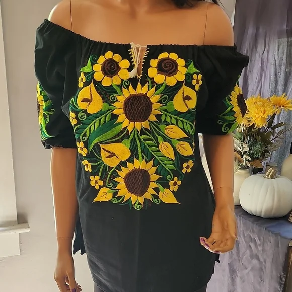 Women's off Shoulder Mexican Embroidered Black Blouse Top Size Large - Picture 3 of 6